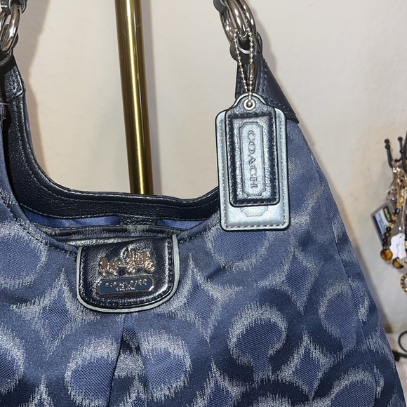 COACH Textured leather Hobo style shoulder bag with 2 hang tags - Picture 3 of 14